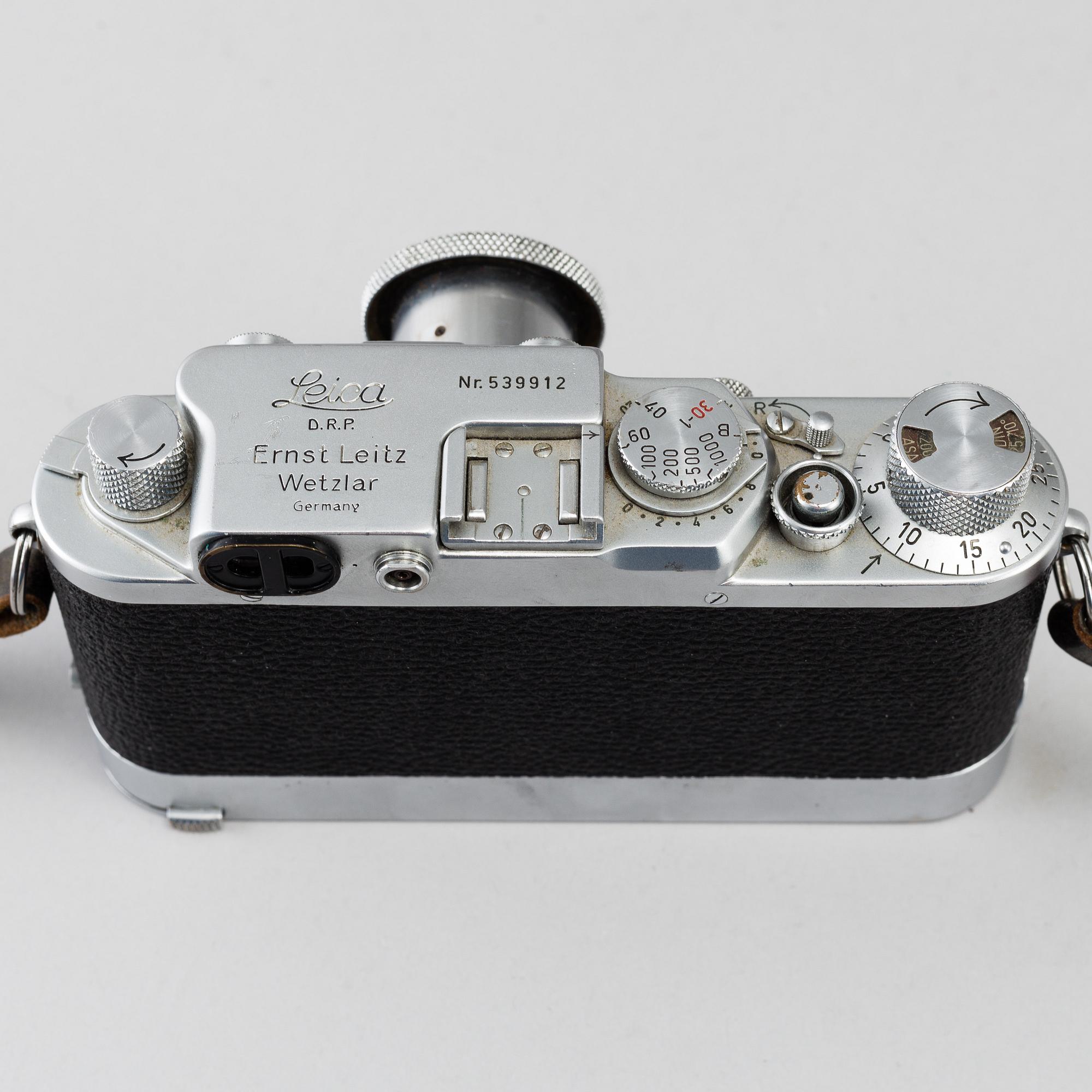 LEICA IIIf, 1950-51, with several objectives and acessoaries.