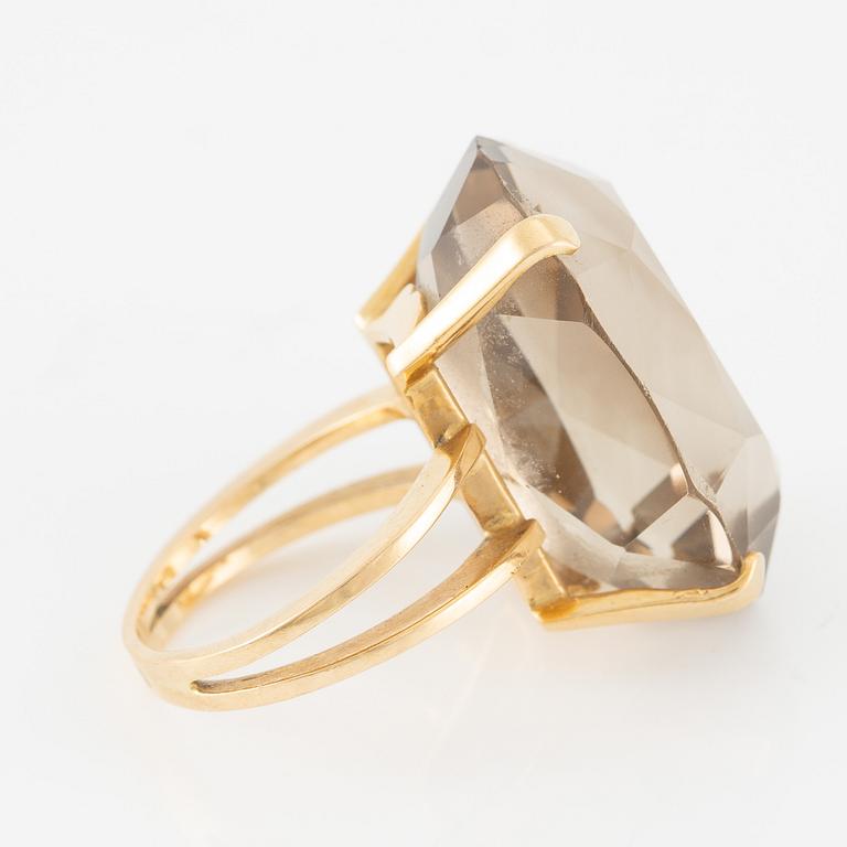Ring, 18K guld med rökkvarts.
