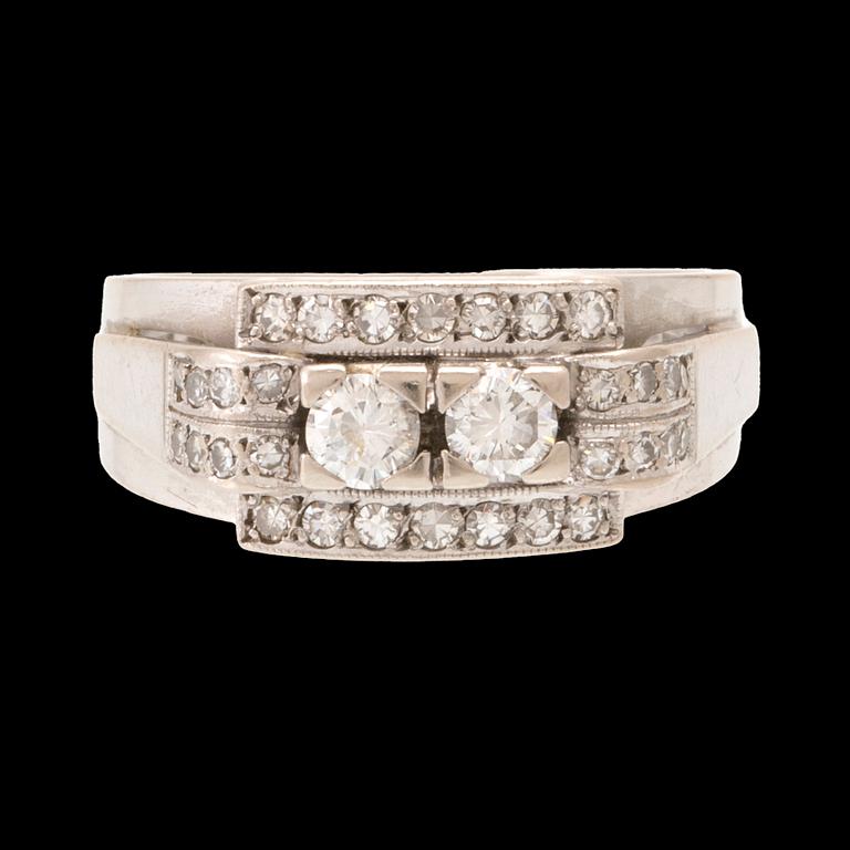 Ring 18K white gold with round brilliant-cut and single-cut diamonds.