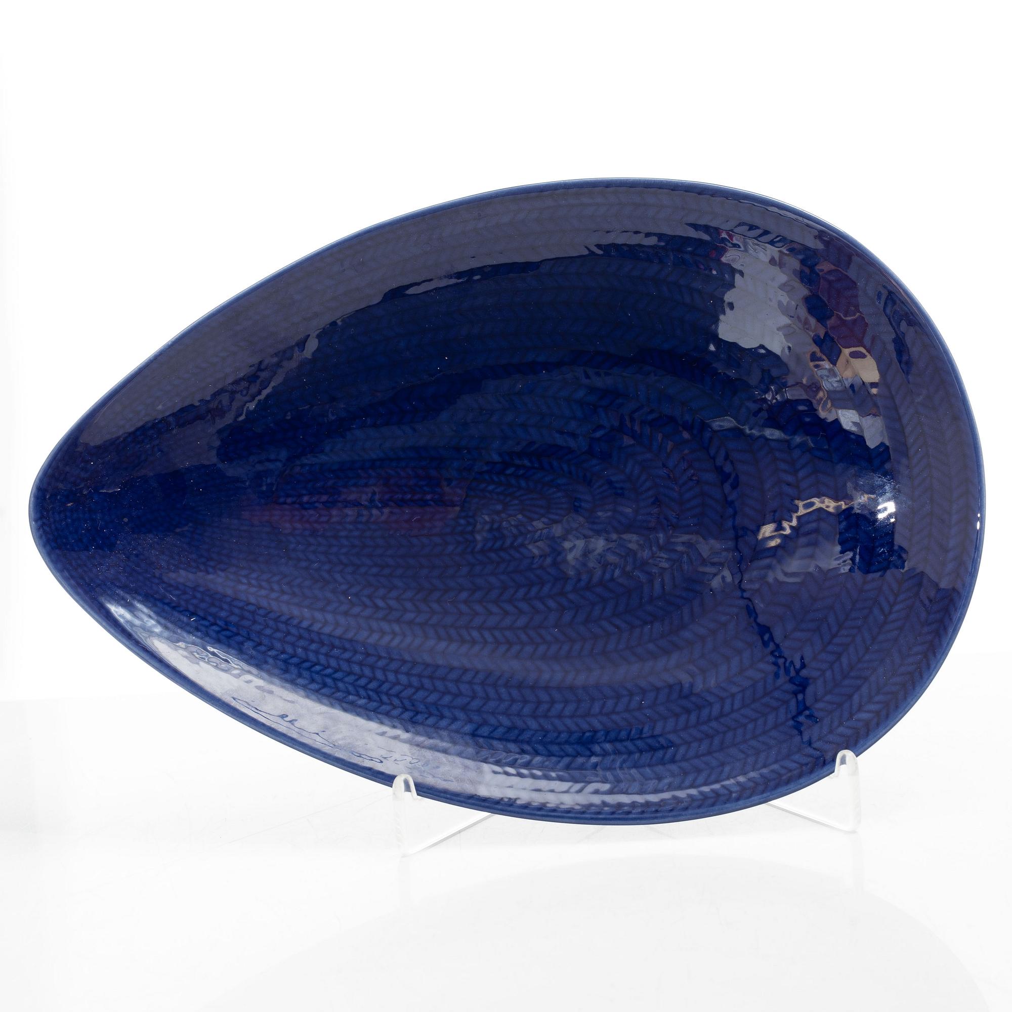 Hertha Bengtson, a set of nine 'Blå eld' service parts, Rörstrand.