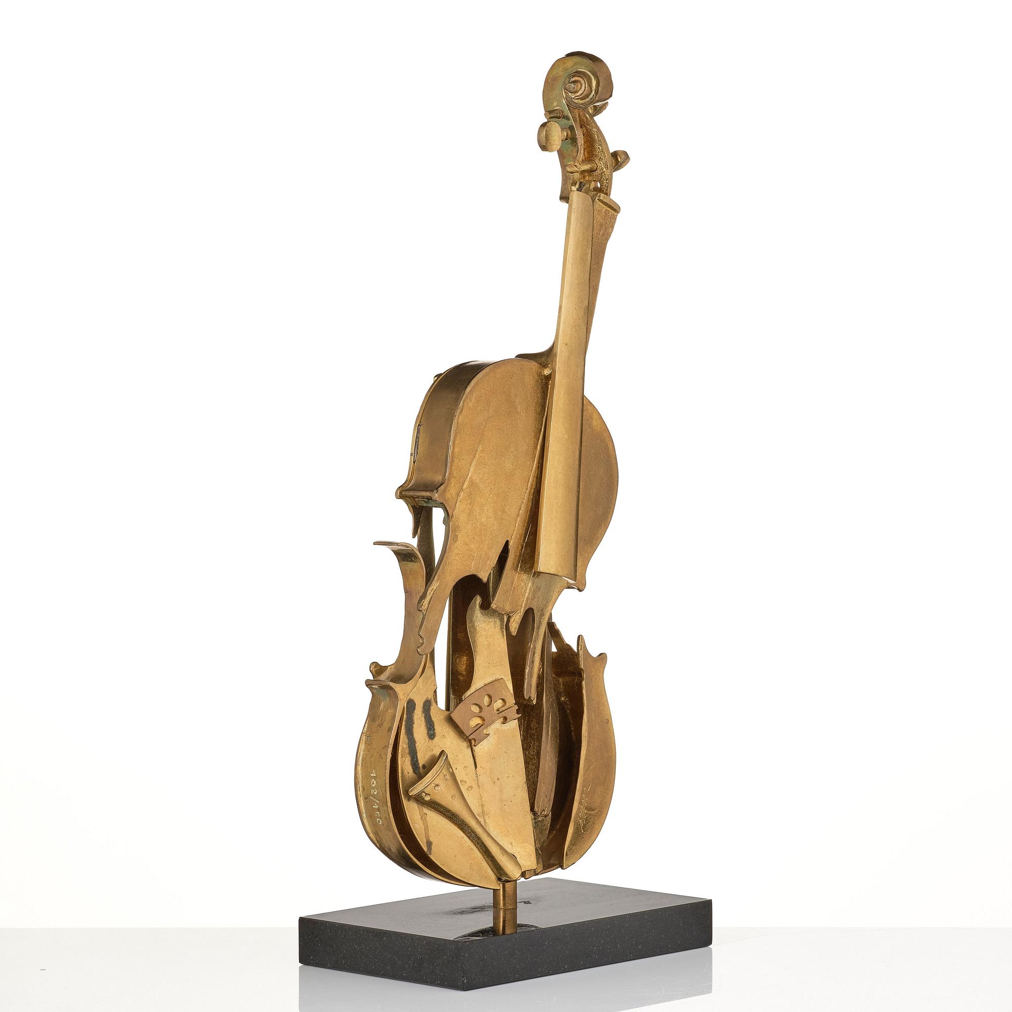 Arman (Armand Pierre Fernandez), "Le Tombeau de Paganini".