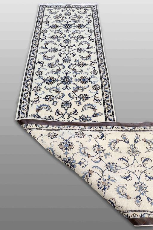 A runner, Nain, ca 383 x 75 cm.