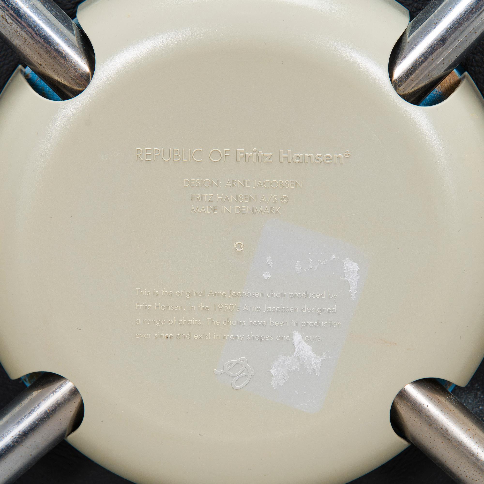 Arne Jacobsen, tuoleja, 5 kpl, "Sjuan" valmistaja Fritz Hansen, Tanska 1900-luvun loppu.