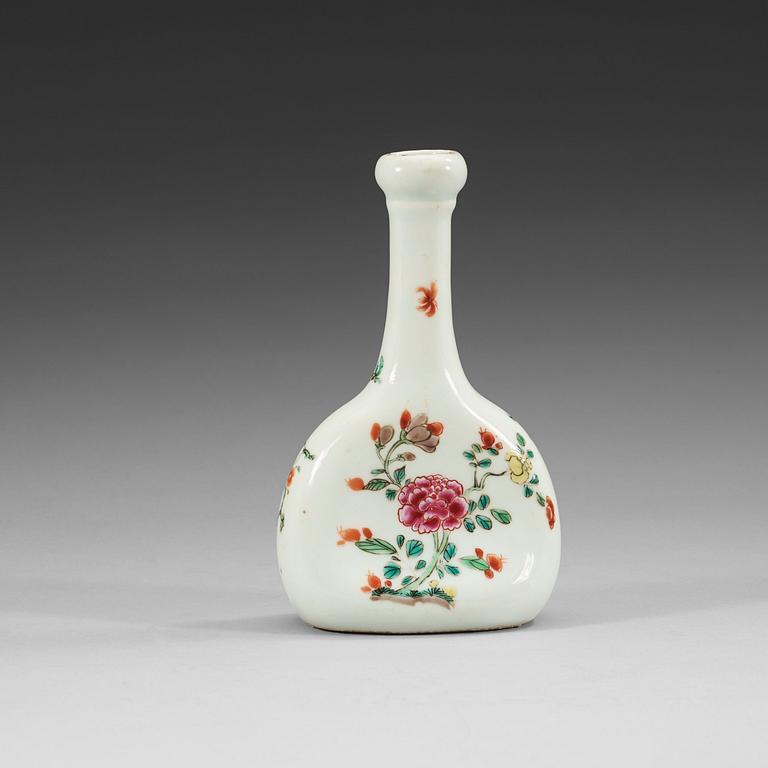 A famille rose bottle, Qing dynasty, Qianlong (1736-95).
