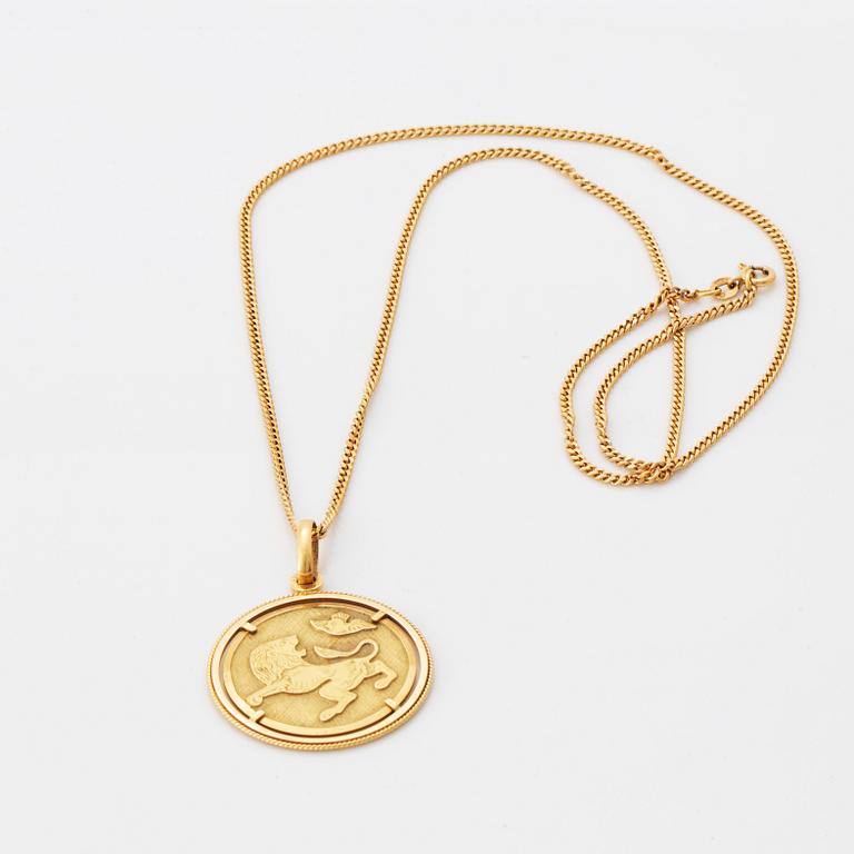 18K gold pendant and chain.