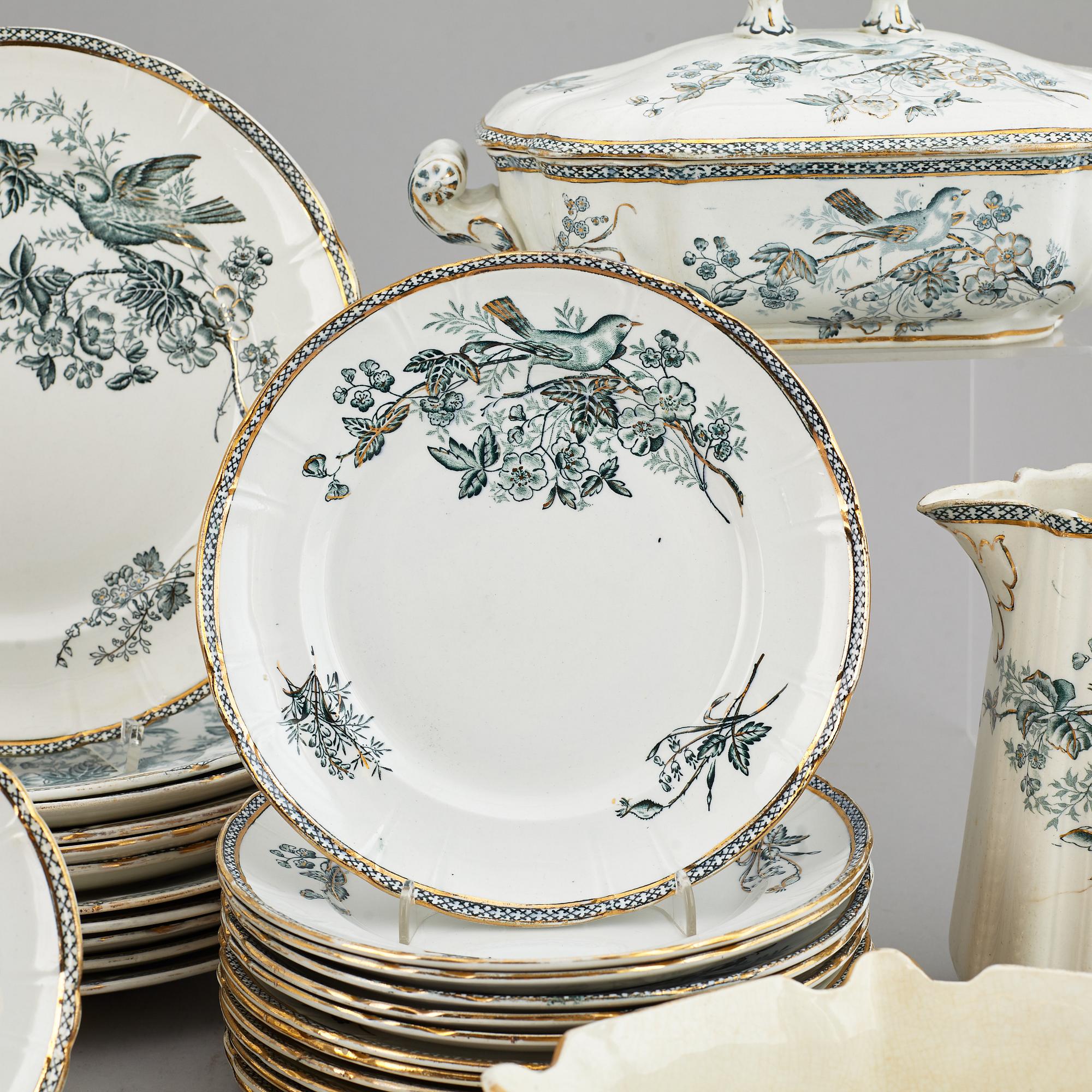 A Gustafsberg 'Weixö' part dinner service.