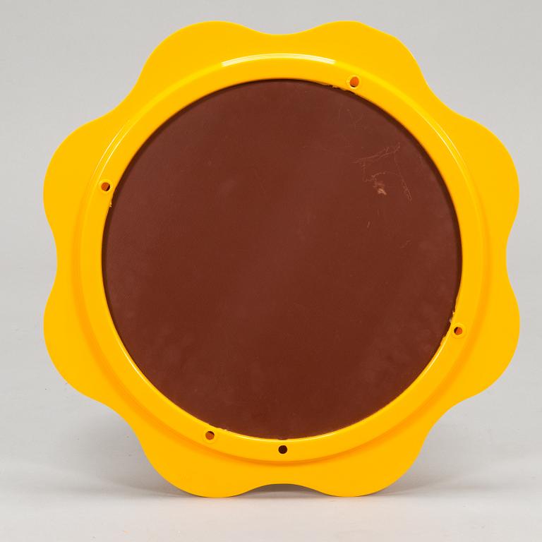 An interior set in red plastic from the 1970s, 7 parts.