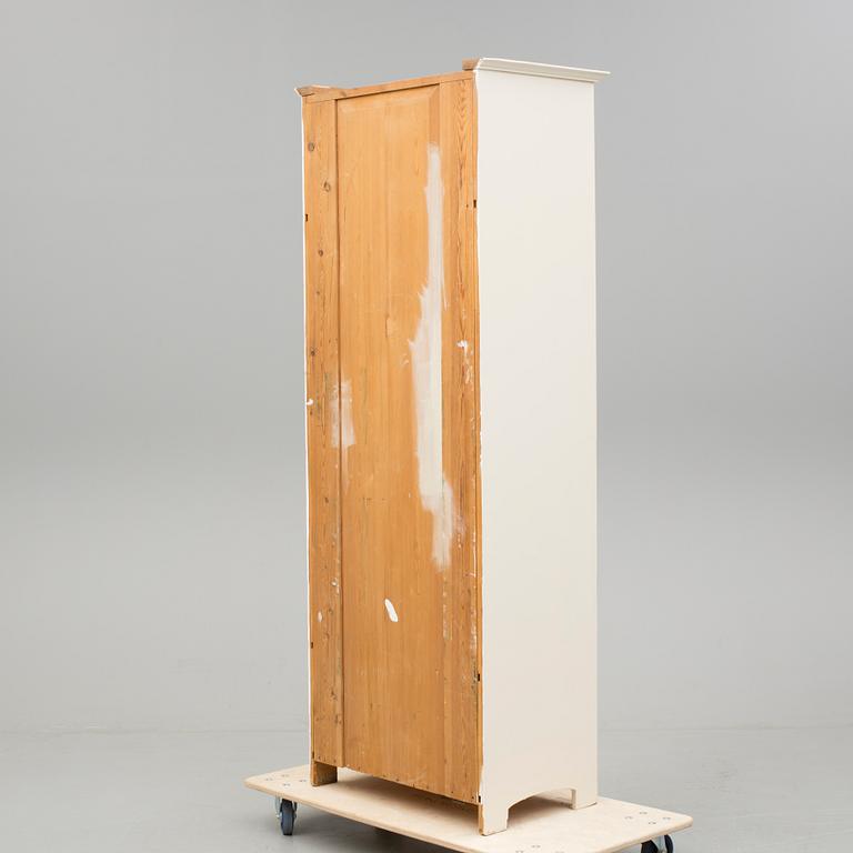 KLÄDSKÅP, jugend, 1900-talets början.