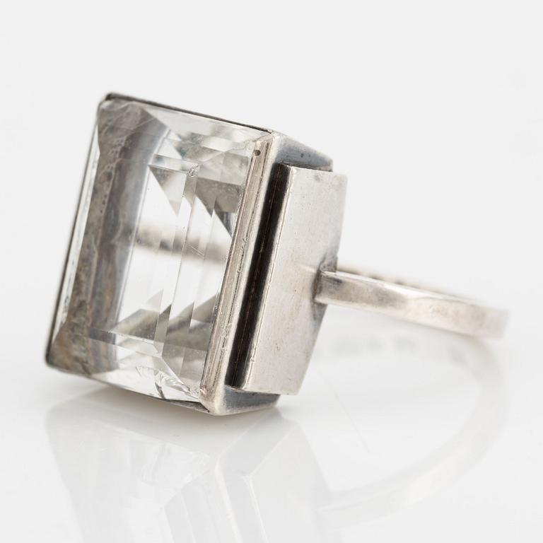 ring silver med bergkristall.