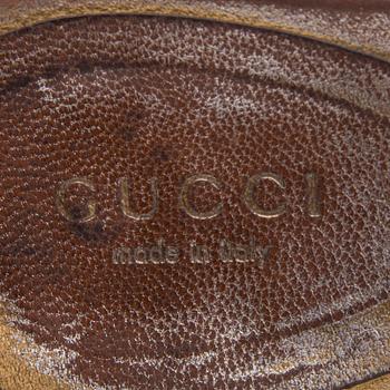 SKOR, Gucci.