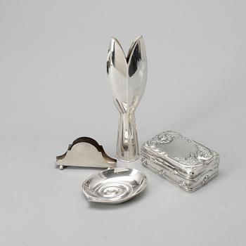 PARTI SILVER, 4 delar, Bl a Finland, 1963, samt England. tot vikt 748 gram (Vas med fylld fot).