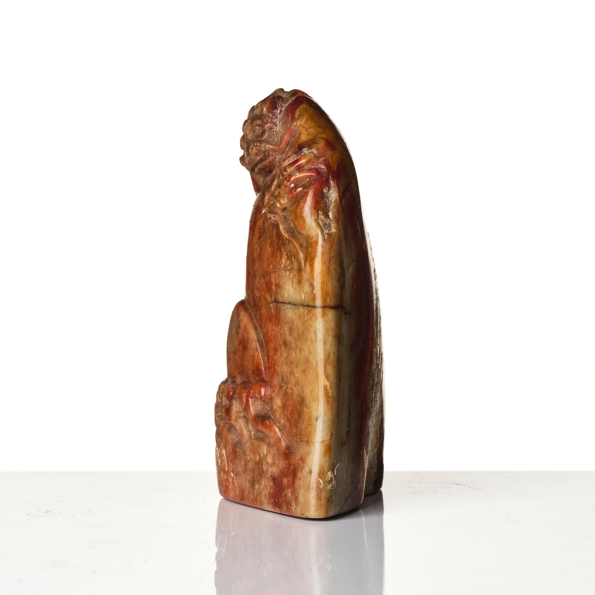 A group of carved nephrite and jade ornaments, China, Qing dynasty and older. (8 pieces).