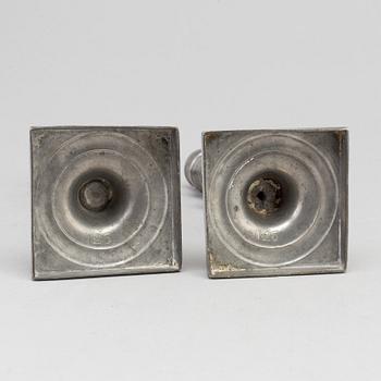 A PAIR OF EMPIRE PEWTER CANDLESTICKS, first half of the 19th century.