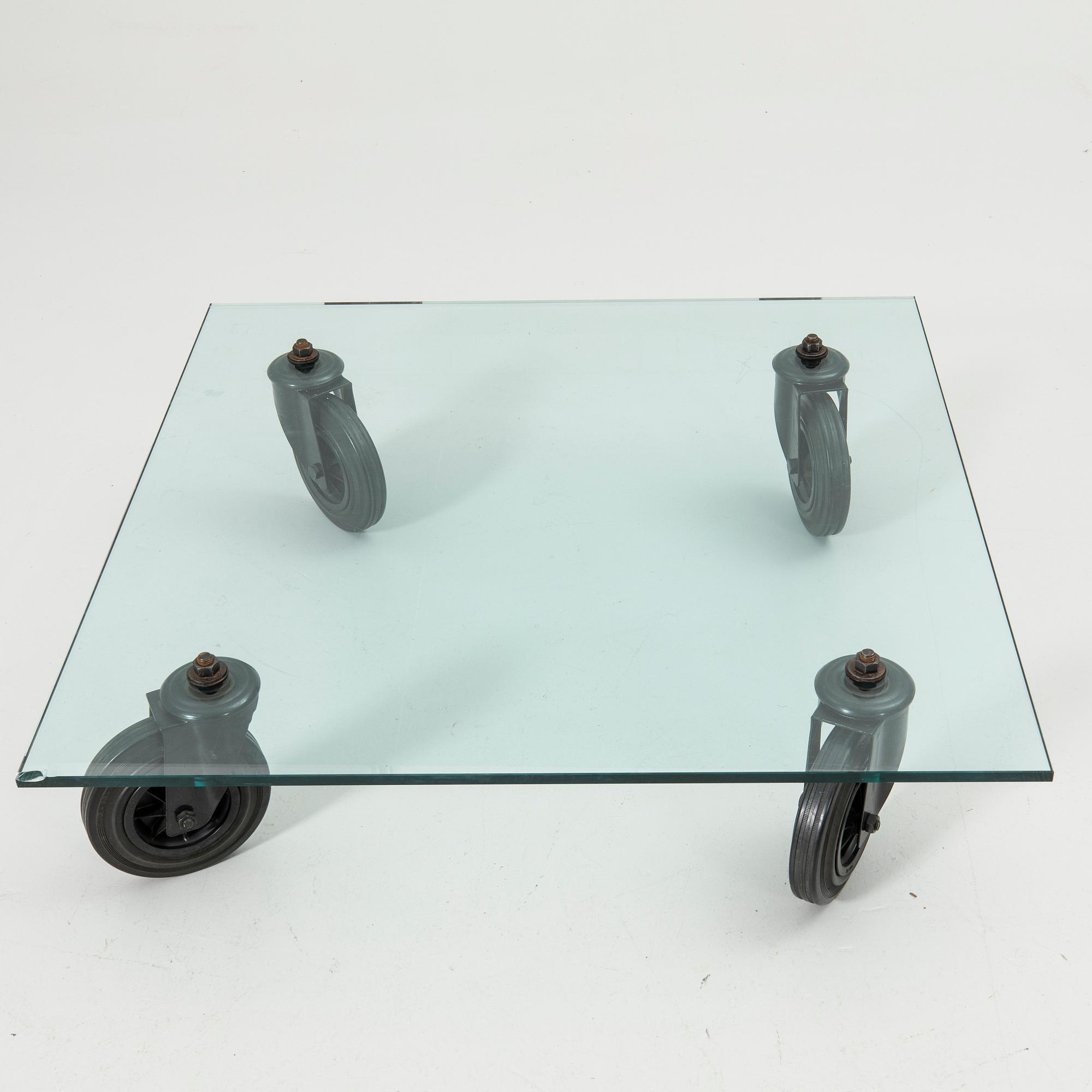 Gae Aulenti, soffbord, "Tavolo con Ruote", Fontana Arte, Italien sent 1900-tal/2000-tal.