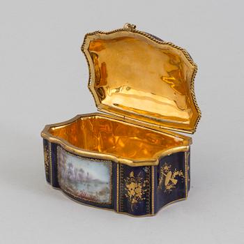 A circa 1900 porcelain box, Meissen style mark.