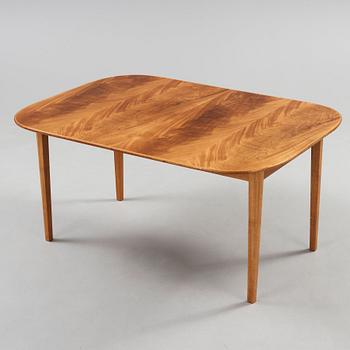 A Josef Frank mahogany dining table, Svenskt Tenn, model 947.