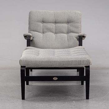 Bruno Mathsson, fåtölj med fotpall, "Ingrid", DUX. Jubileumsutgåva 2007. Plakettmärkta.