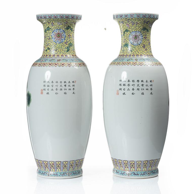 Golvvaser, ett par, porslin, Kina 1900-talets senare del.