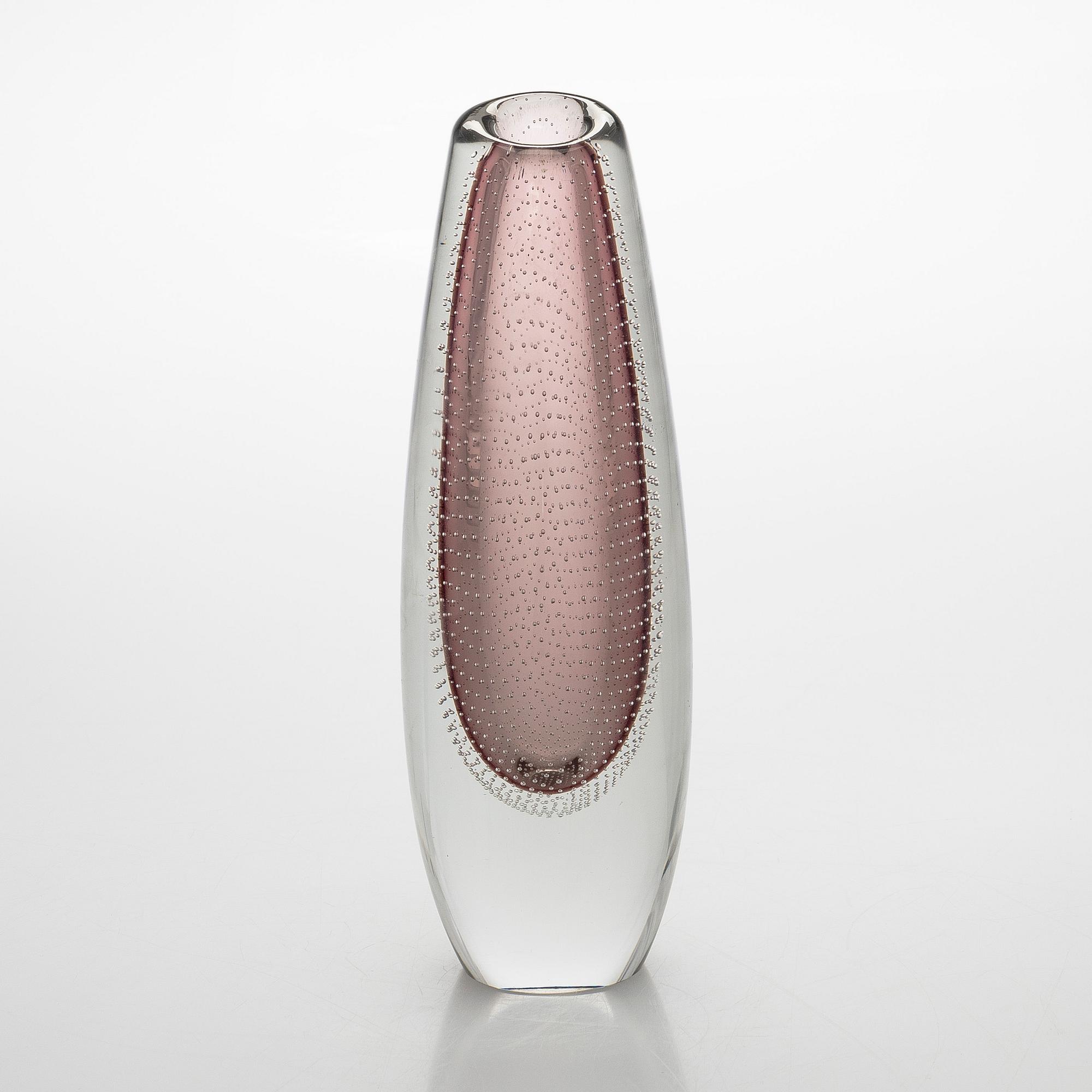Gunnel Nyman, A glass vase, 'GN 26', signed G. Nyman Nuutajärvi Notsjö.
