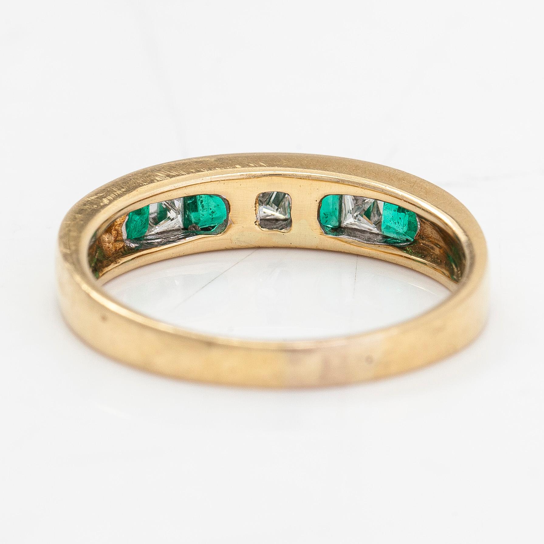 An 18K gold ring, set with emeralds and princess-cut diamonds totalling approx. 0.34 ct. Finnish import hallmarks.