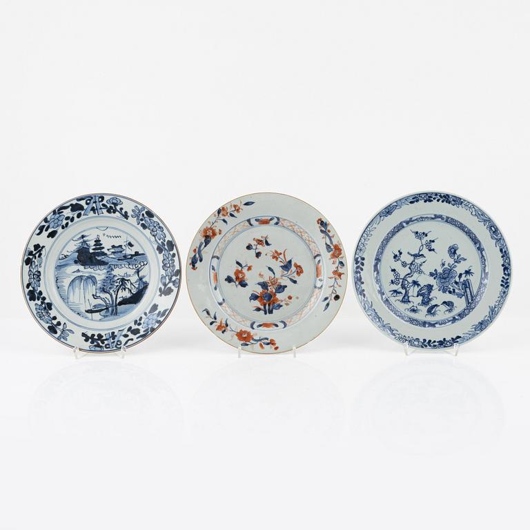 A group of three Chinese porcelain dishes, Qing Dynasty, Qianlong (1736-95).