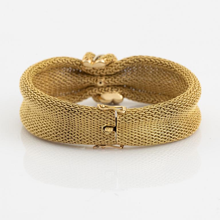 An 18K gold Bucherer bracelet set with round brilliant-cut diamonds.