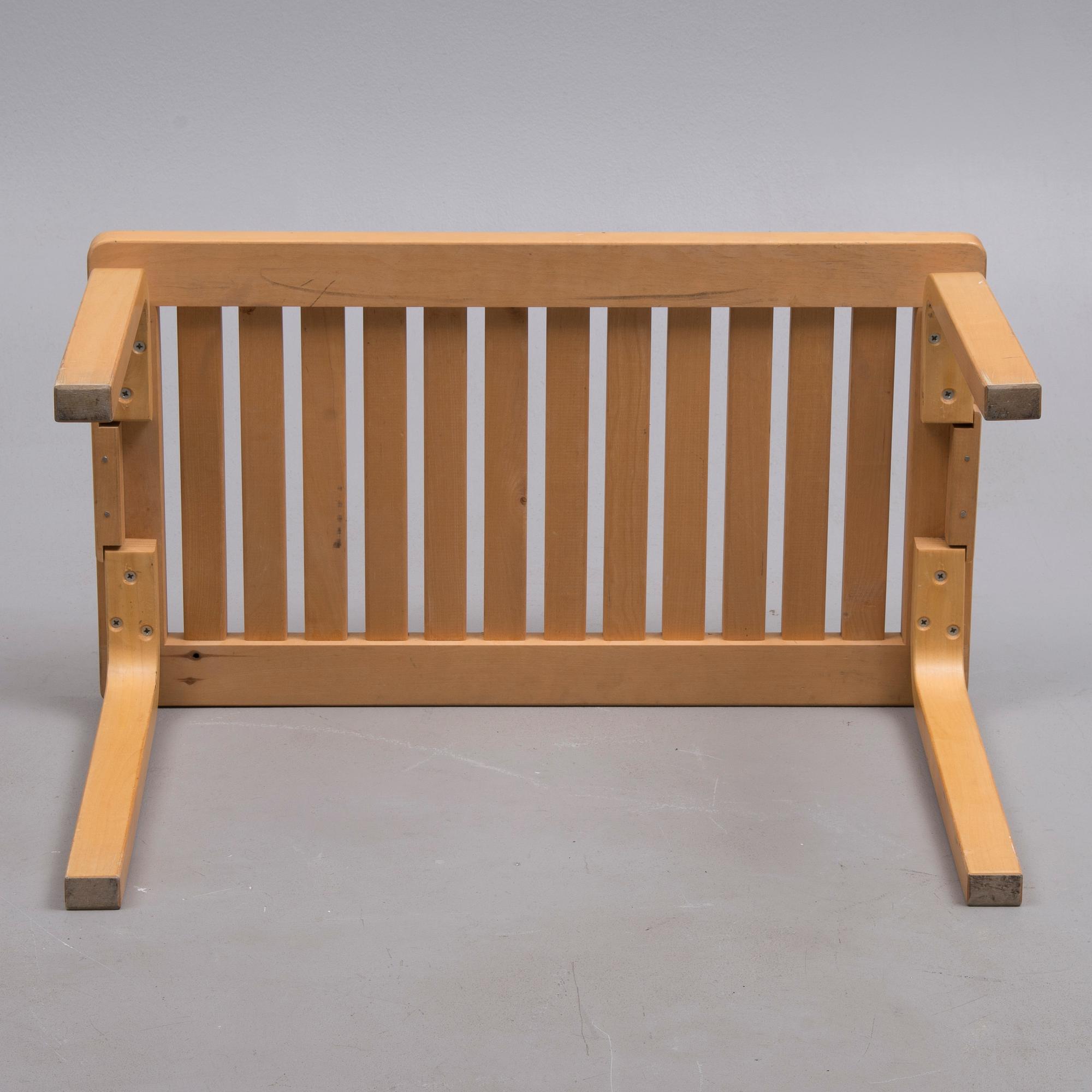 BÄNK, modell 153B, Alvar Aalto, Artek. Formgiven 1945.