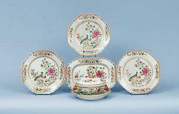 1604. A five piece famille rose 'double peacock' service, Qing dynasty, Qianlong (1736-95).