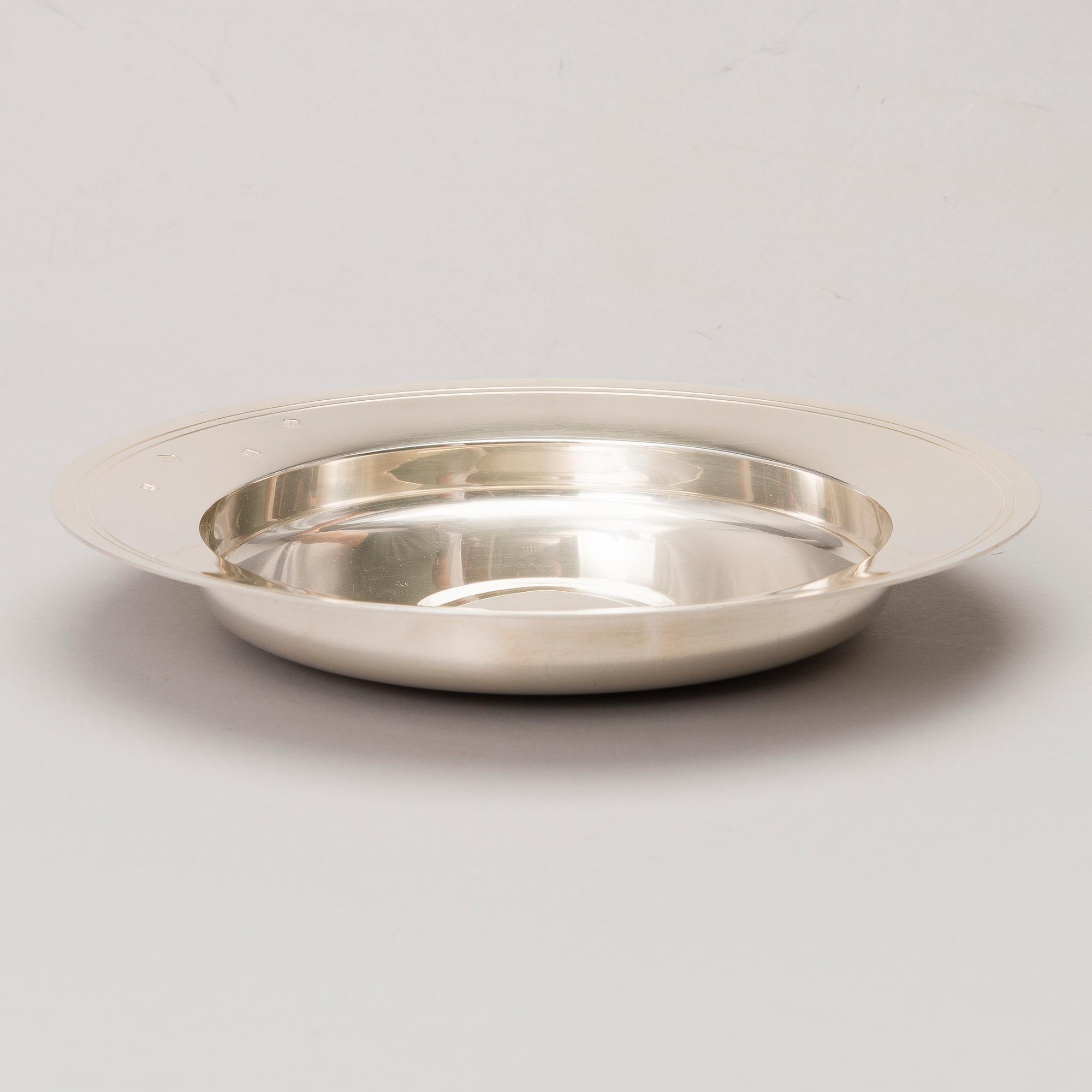 A ENGLISH SILVER PLATE, London 1968.