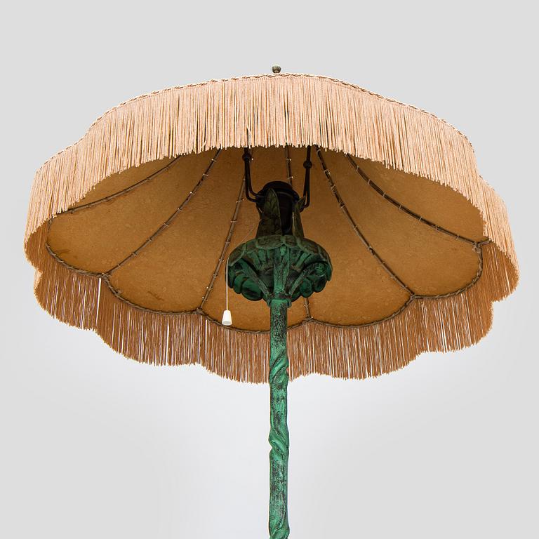 A 1930s model '811' floor lamp for Taidetakomo Hakkarainen, Finland.