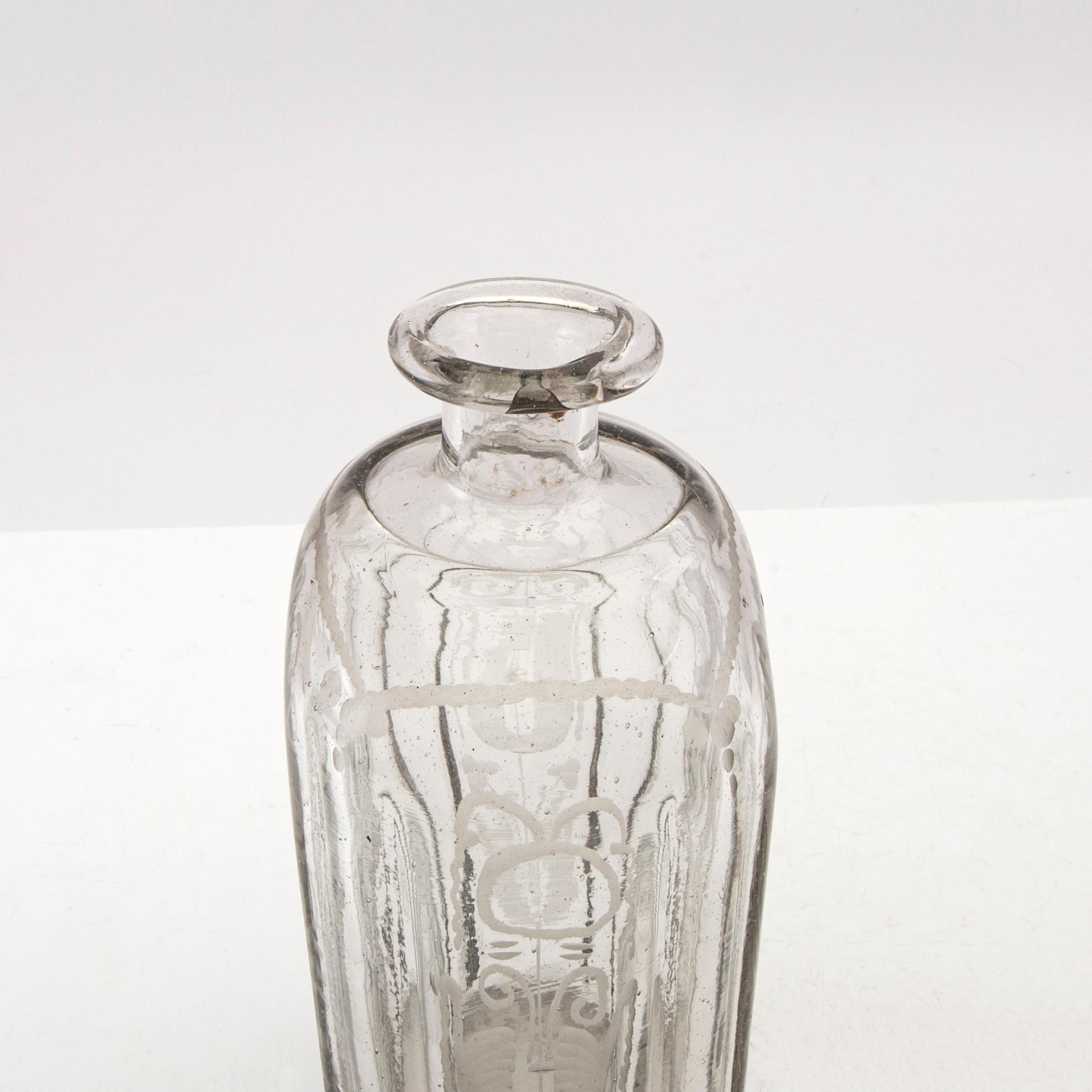 Flaska, glas. Troligen Skånska glasbruket, 1700-tal.
