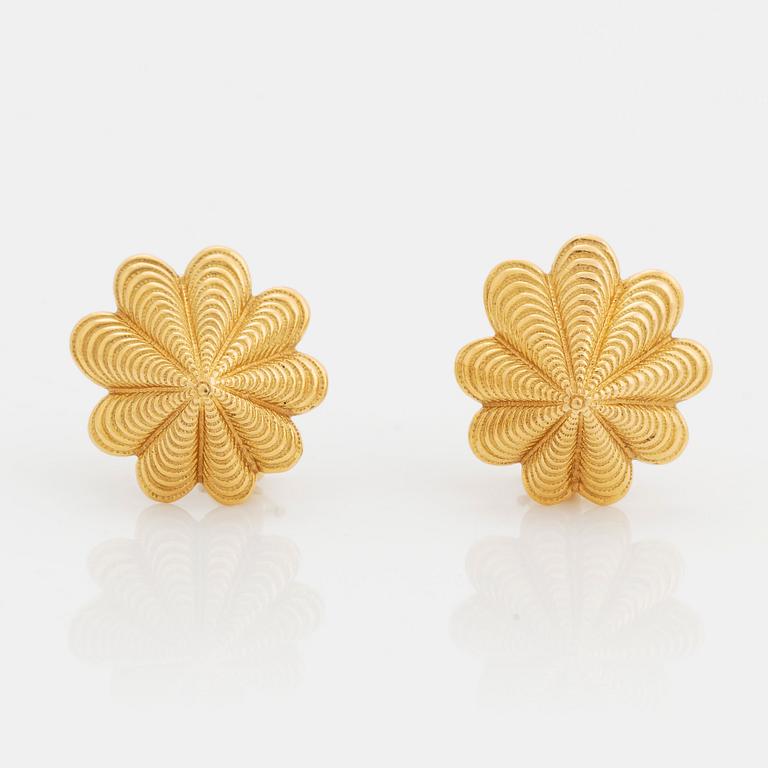 A pair of 18K gold Tiffany & Co earrings design Schlumberger.