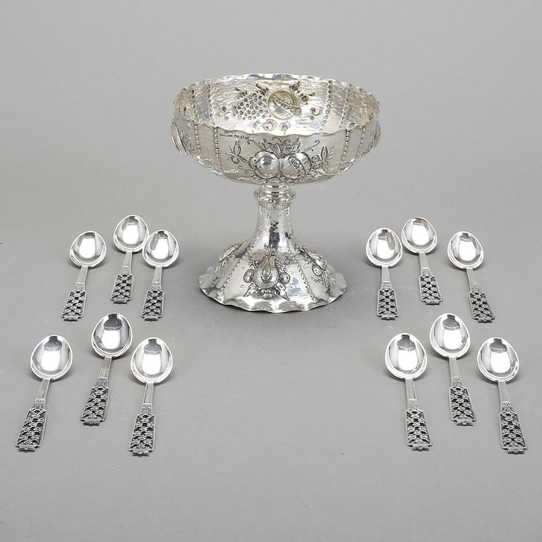 PARTI SILVER, 13 delar, bland annat en uppsatsskål CG Hallberg, Stockholm 1916. Vikt ca 333 gram.