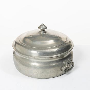 Porridge bowl with lid by Martin Moberg, Jönköping, 1785.