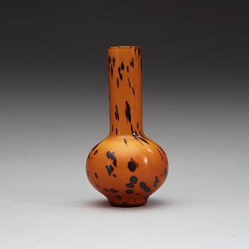 VAS, pekingglas. Sen Qingdynasti (1644-1912), med Guangxu fyra karaktärers märke.