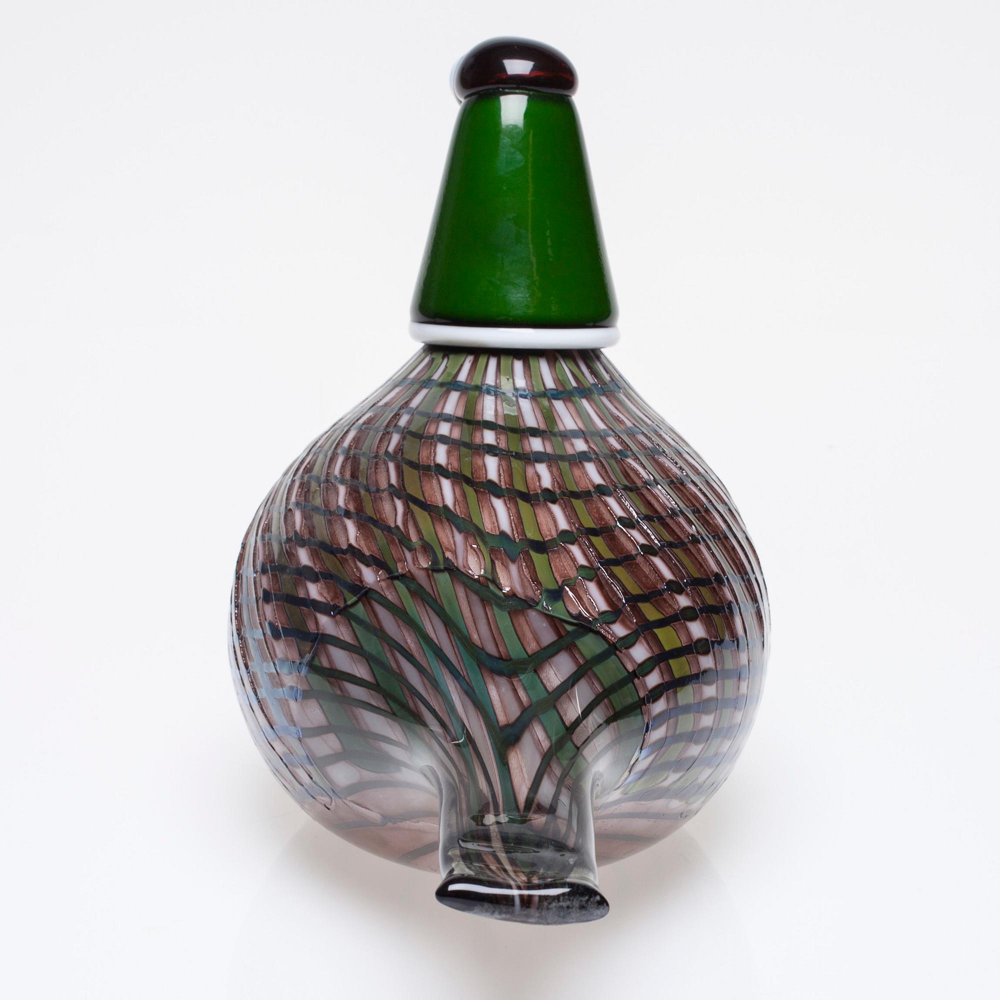 FIGURIN, glas, signerad och numrerad, O. Toikka Nuutajärvi 325/2000.