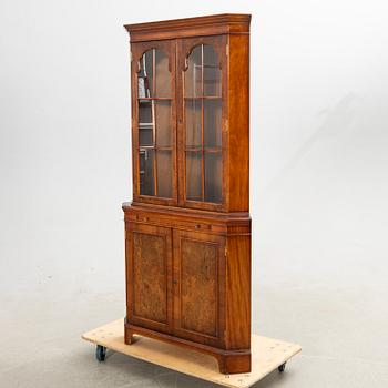 Vitrinskåp, Engelsk stil, 1900-tal.