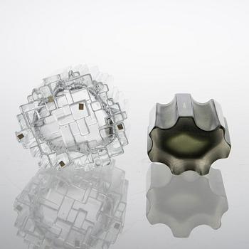 TAPIO WIRKKALA, MALJAKOT 2 kpl, 3571 "Arcadia" ja 3502, lasia, signeeratut Tapio Wirkkala. Iittala 1900-luvun loppupuoli.