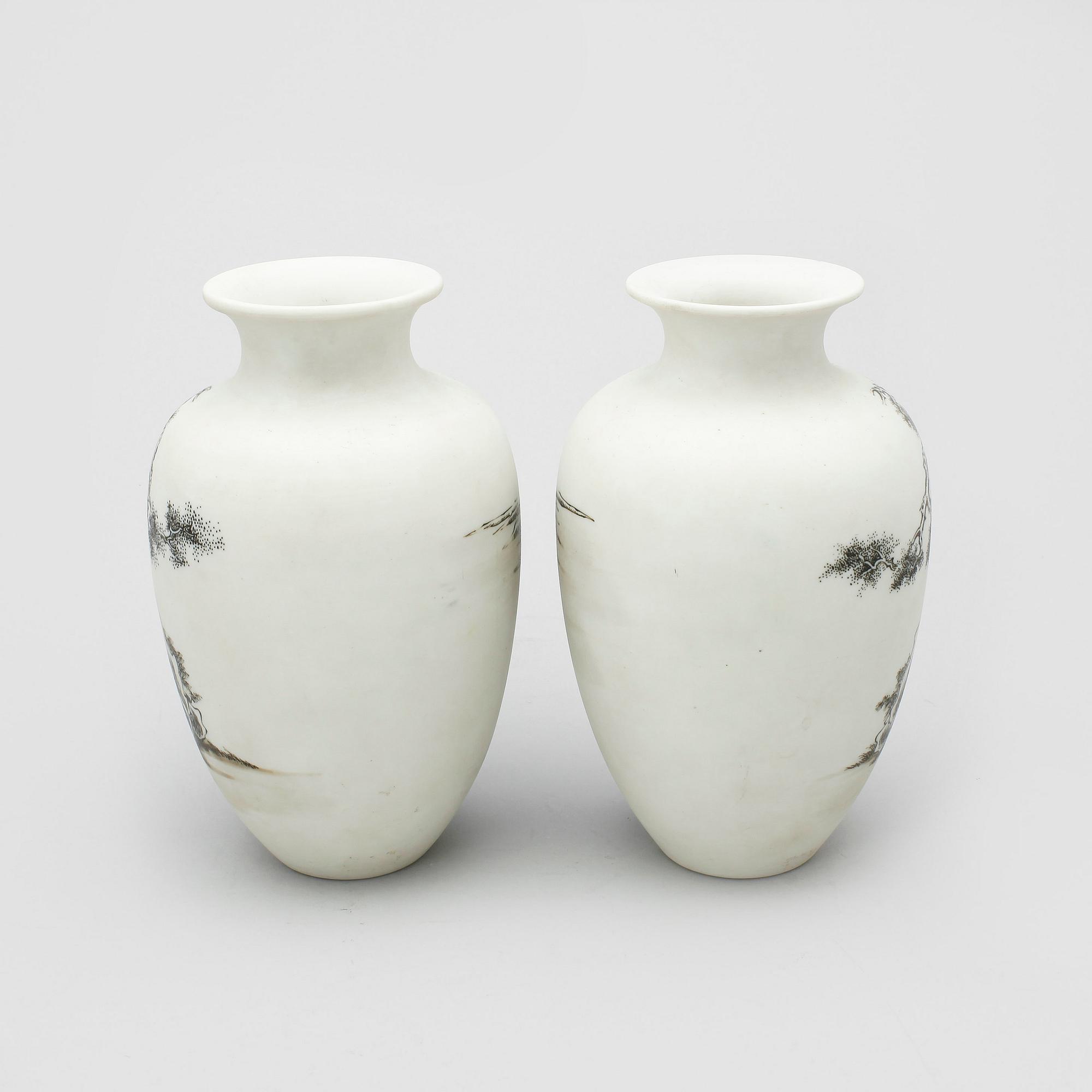 VASER, ett par, porslin, Kina, 1900/2000-tal.