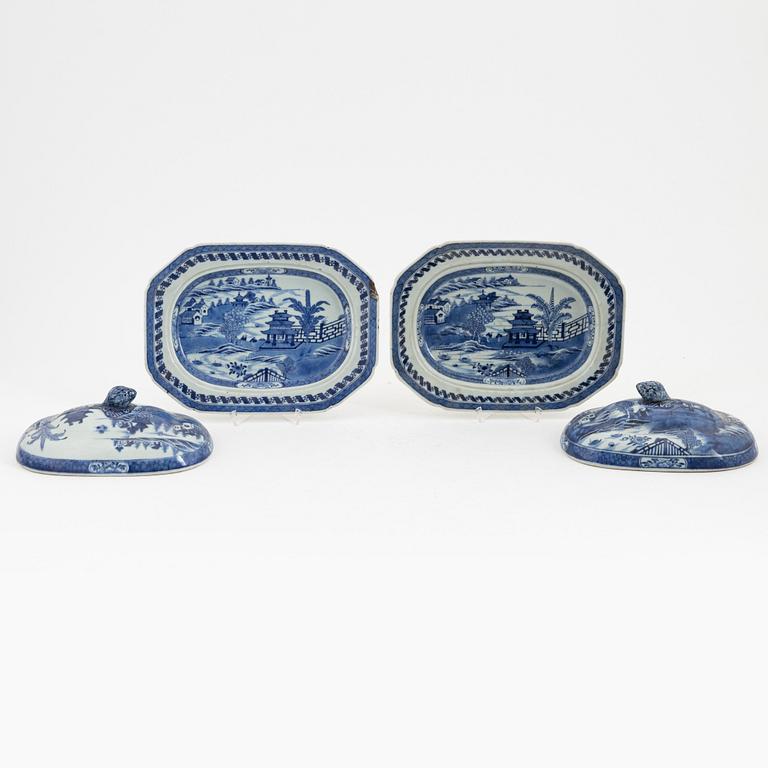 A pair of blue and white Chinese dishes with covers, Qing dynasty, Qianlong, (1736-95).