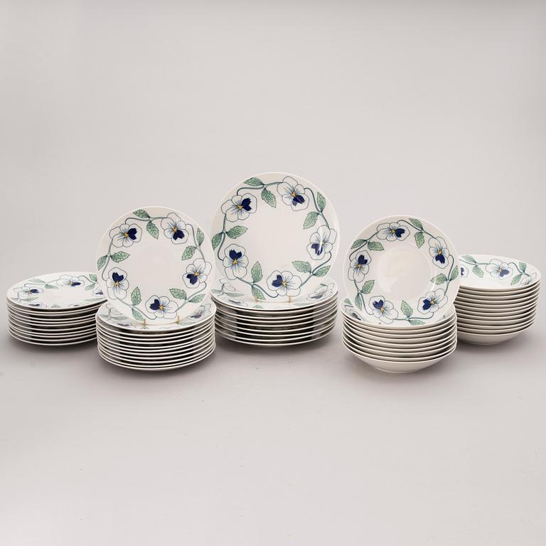 SYLVIA LEUCHOVIUS, 84 osaa, posliinia, "Sylvia", Juhla-astiasto, Rörstrand, 1900-luvun loppupuoli.