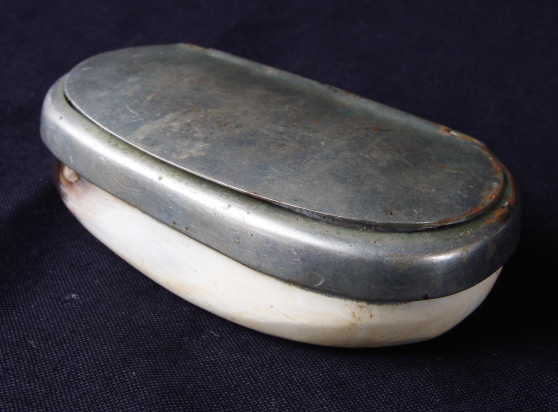 DOSOR , 10 st, flertal material bla mässing, nysilver, horn. 1800-1900-tal.