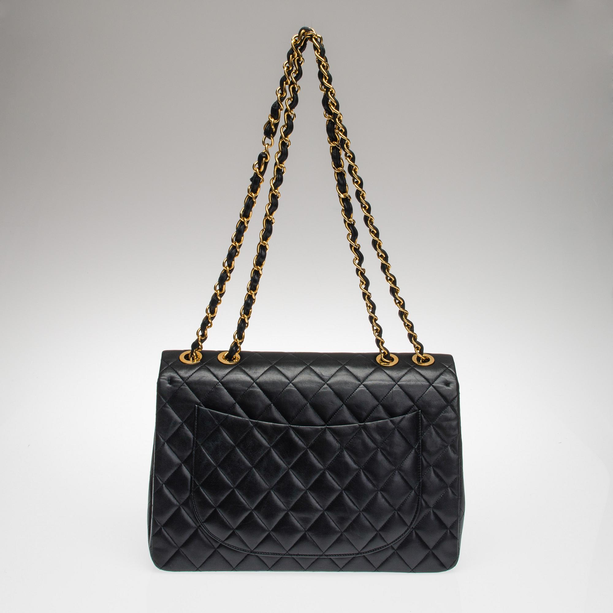 VÄSKA, "Timeless Classic Maxi Flap", Chanel.