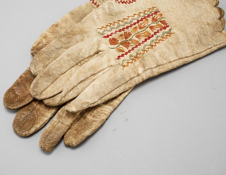 A bonnet and two pair of gloves from the second half of the 19th century.