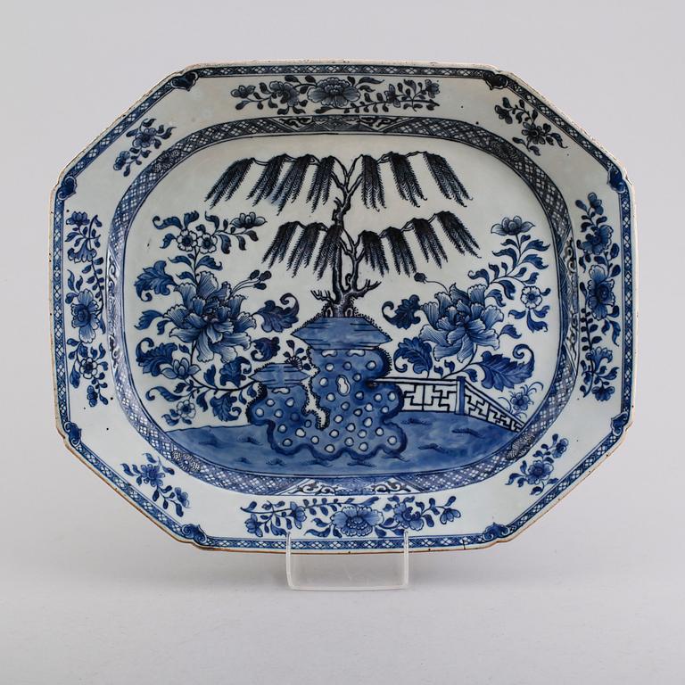 STEKFAT, porslin, Kina, Qianlong 1736-1795.