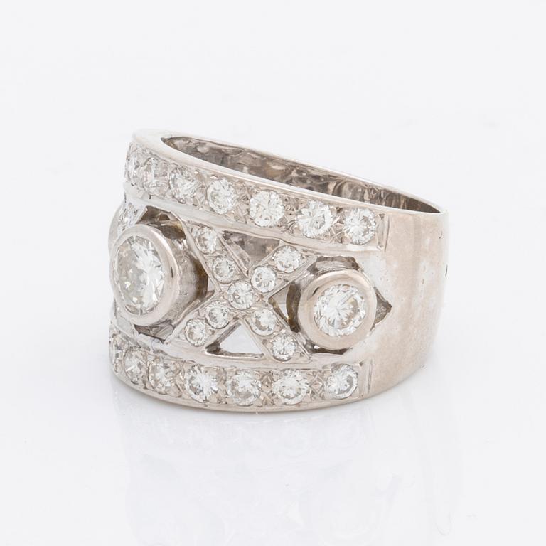 DIAMOND RING 18K whitegold with brilliant-cut diamonds approx 1,5 ct in total.