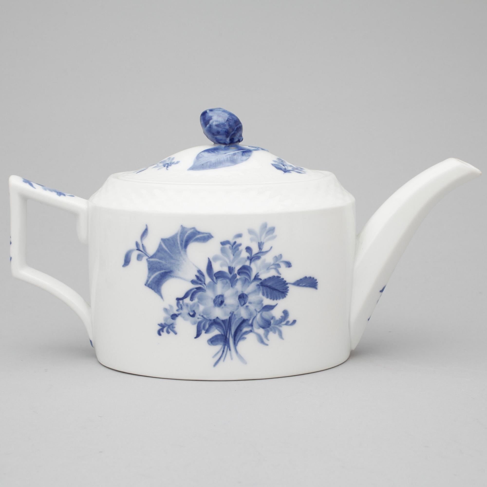 TESERVIS, 12 delar, "Blå blomst", Royal Copenhagen, Danmark.