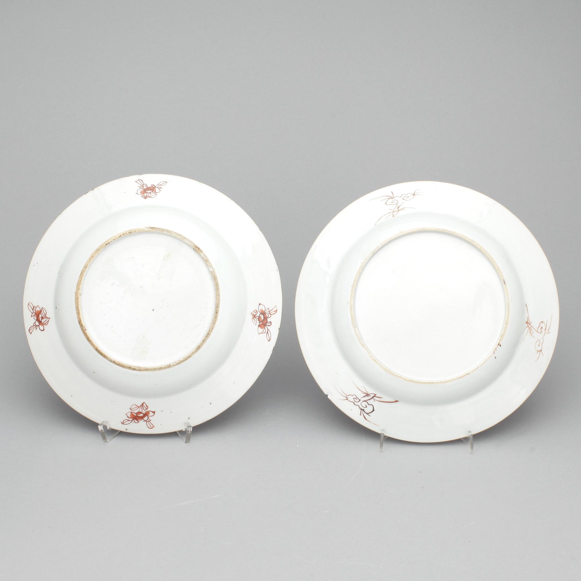 TALLRIKAR, ett par +1 +1, porslin, Kina, Qianlong (1736-1795).