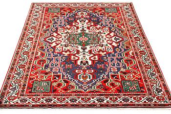 A Bakhtiari carpet a. 310 x 211 cm.