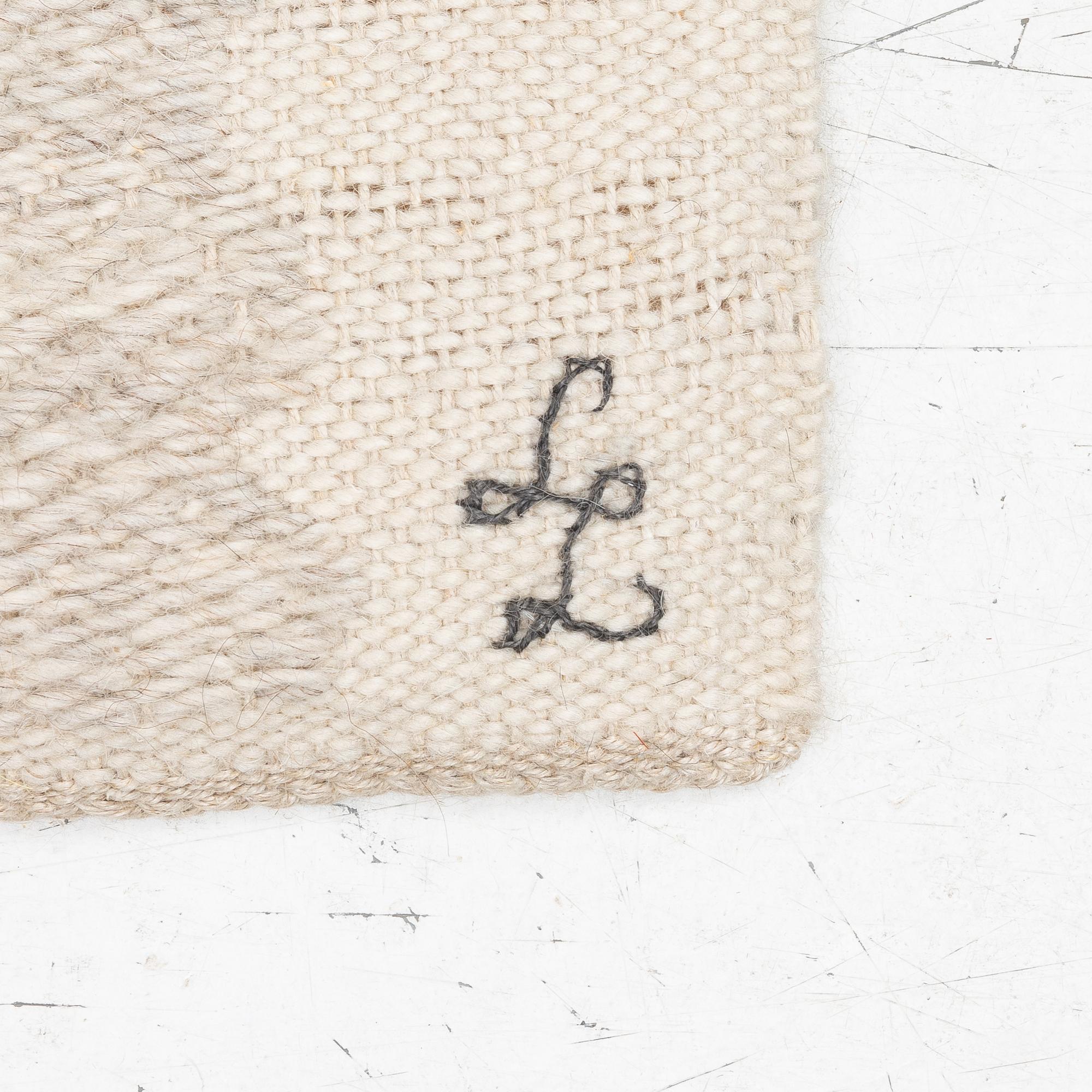 Olle Ohlsson, vävd tapet, "Jordnära", utförd av Lillemor Lindbom, 1976, signerad LL, ca 126x 92 cm.